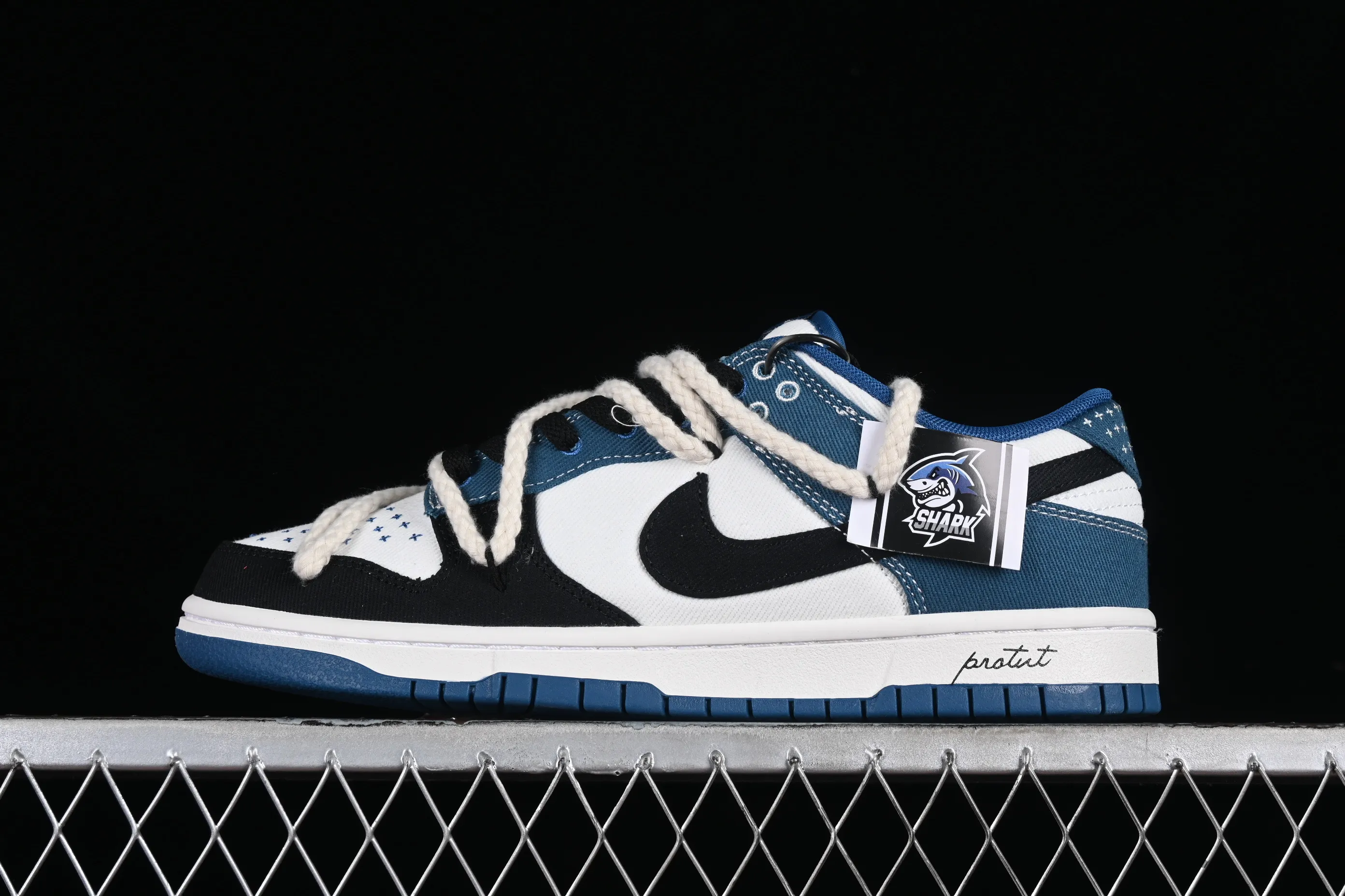 All categories Nk SB Dunk series Nk SB Dunk Low Low-top sneakers Nk Dunk Low Black and white blue High street style Protect the ocean Hemp rope deconstruction SB strap low-top casual sneakers DV0834-101
